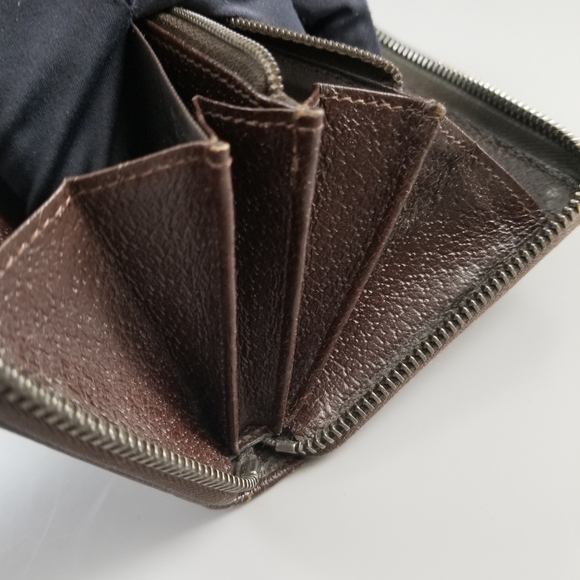 GUCCI Beautiful Classic Signature Large Zippy compact Gucci wallet Italy - Picture 9 of 16